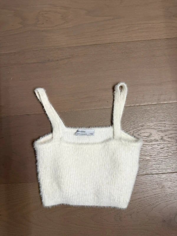 Bershka Bershka fluffy cream cropped knit cami – XS - 1
