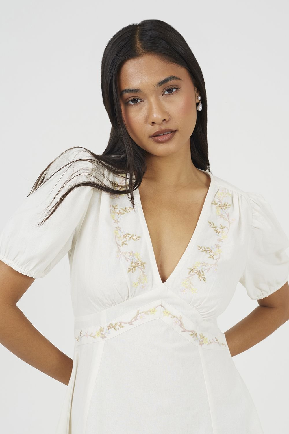 Brave Soul Brave Soul Women's Puff Sleeve Mini Dress With Floral Embroidery in Cream - 4