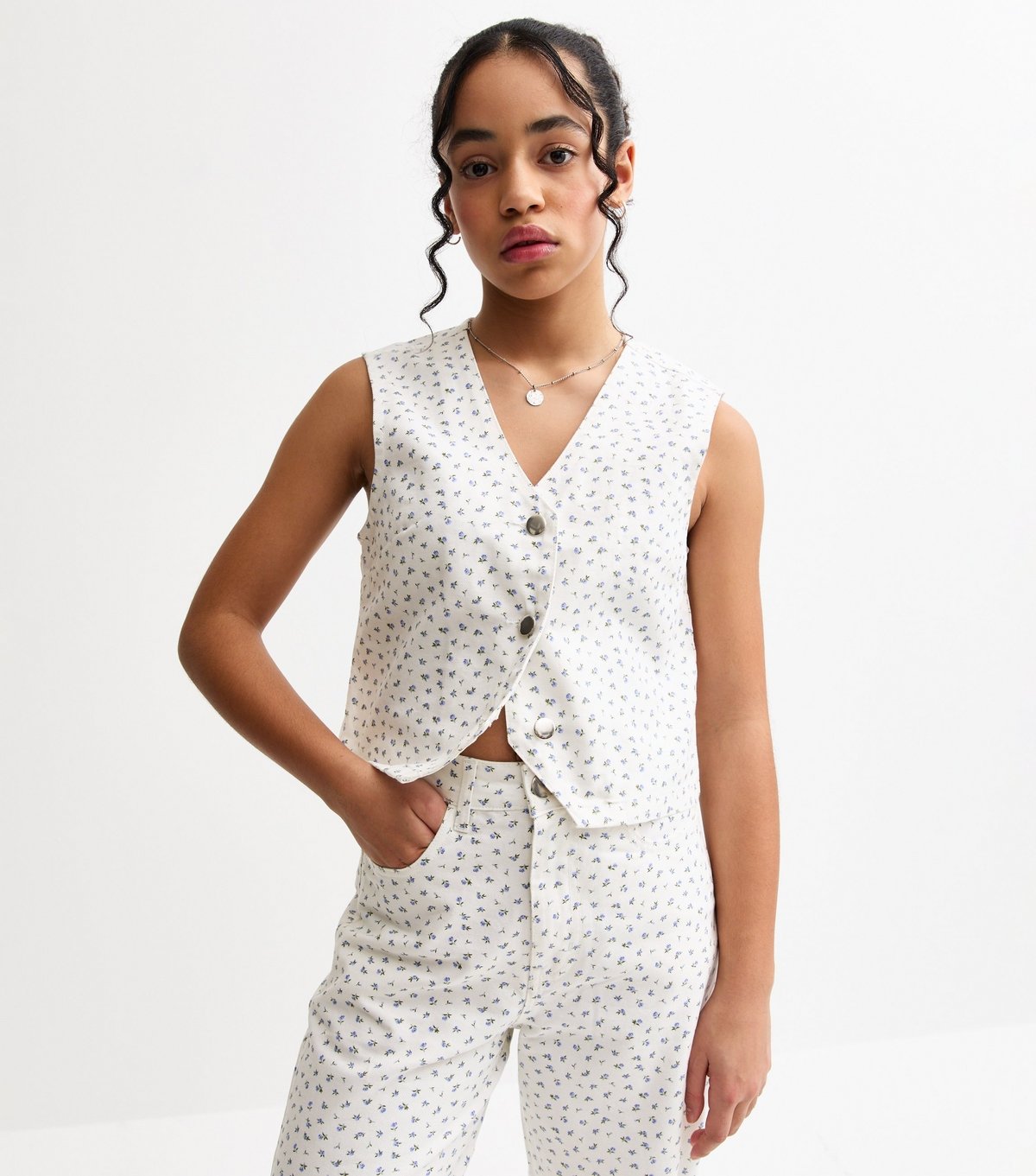New Look Girls' White Daisy Print Waistcoat New Look - 2