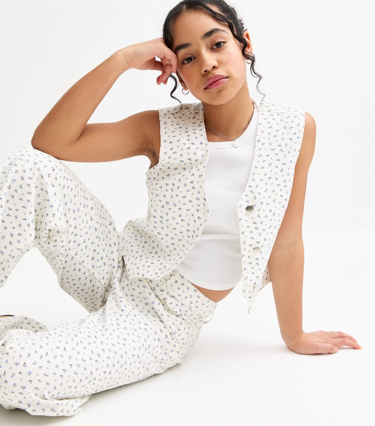 New Look Girls' White Daisy Print Waistcoat New Look - 3