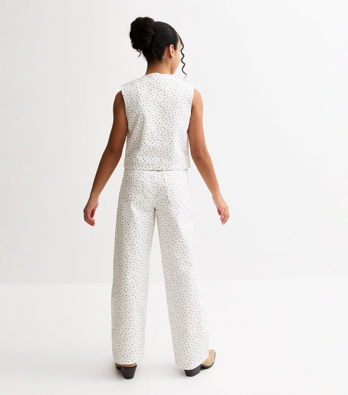 New Look Girls' White Daisy Print Waistcoat New Look - 4