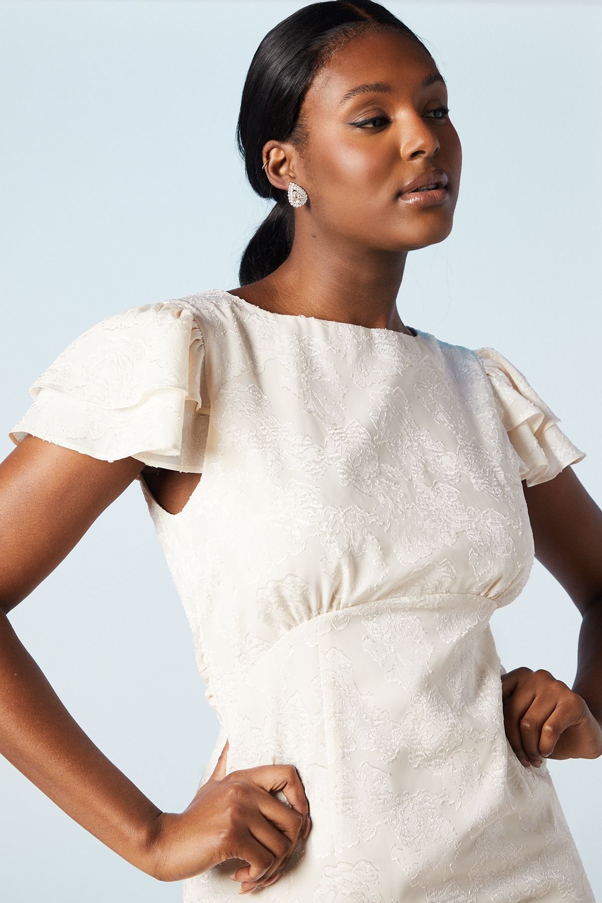 Oasis Oasis Women's Satin Jacquard Flutter Sleeve Wedding Maxi Dress in Ecru - 4