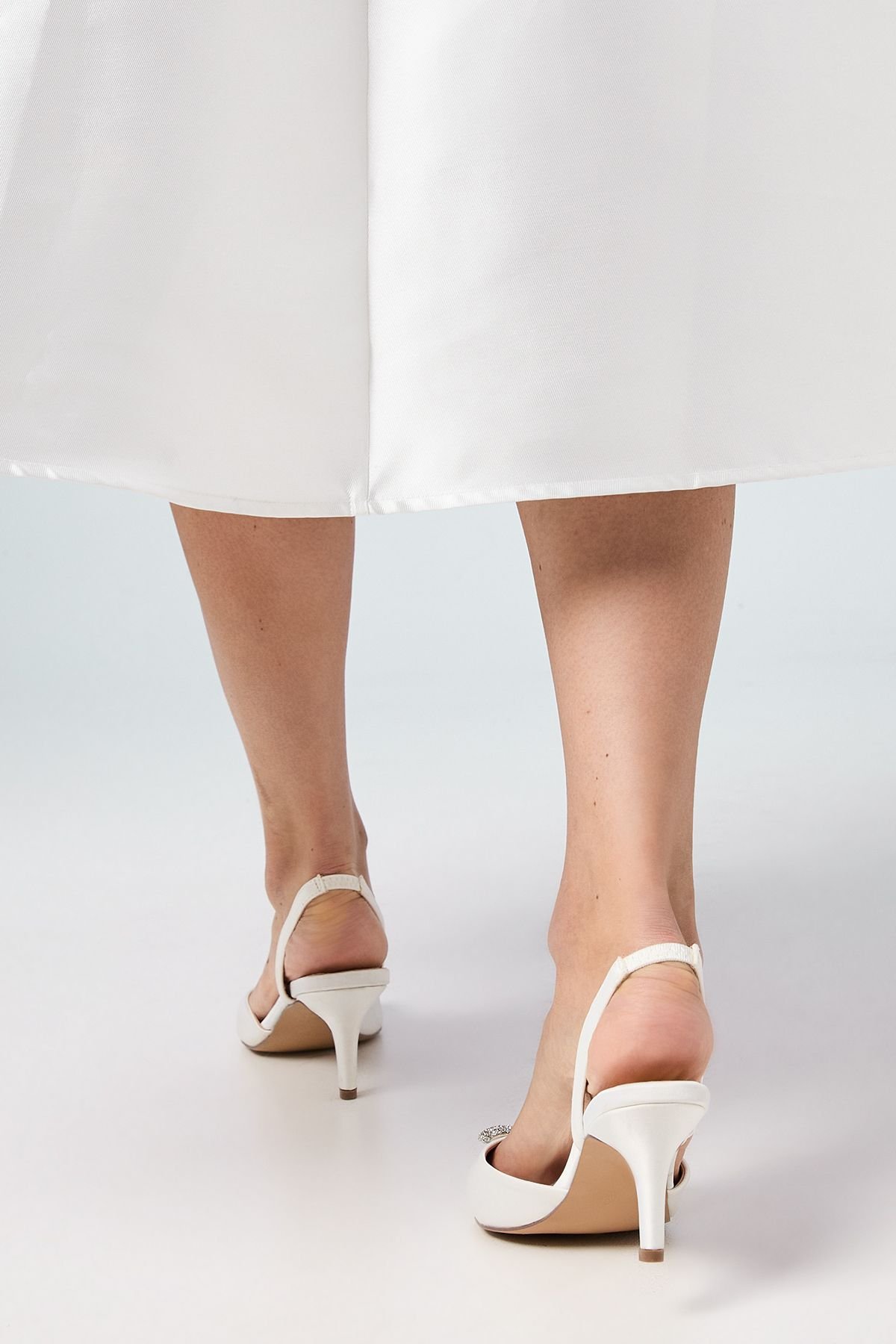 Coast Coast Women's Bridal Wide Fit Sammi Satin Diamante Bow Brooch Slingback Kitten Heel Court Shoes in White - 4