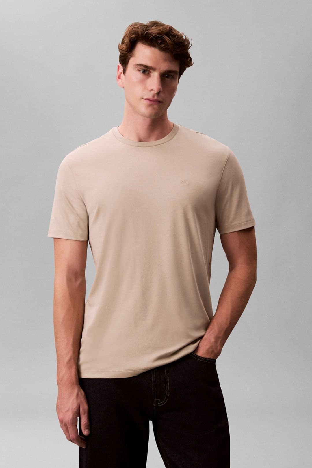 Calvin Klein Calvin Klein Men's SS Supima Chest Emb Crewneck Tee Ancient Marble in Ecru