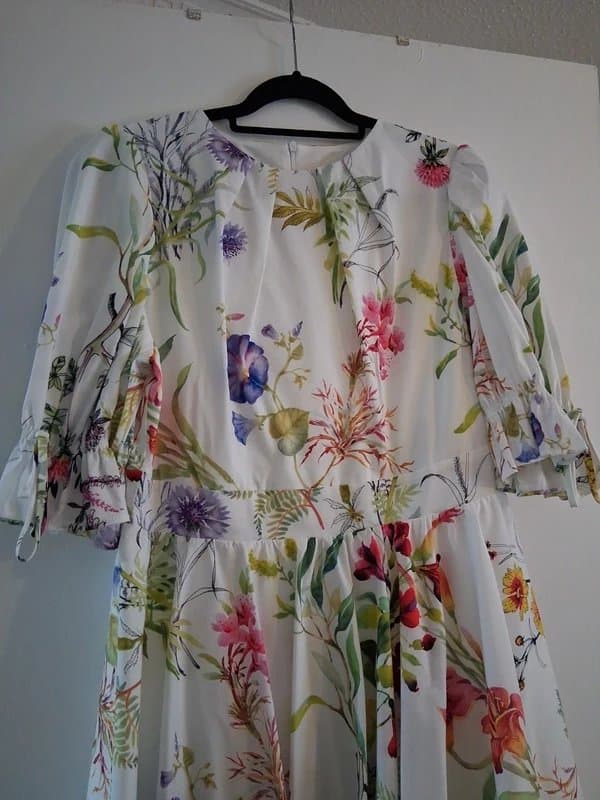 Forever Unique Forever Unique size 18 beautiful floral dress