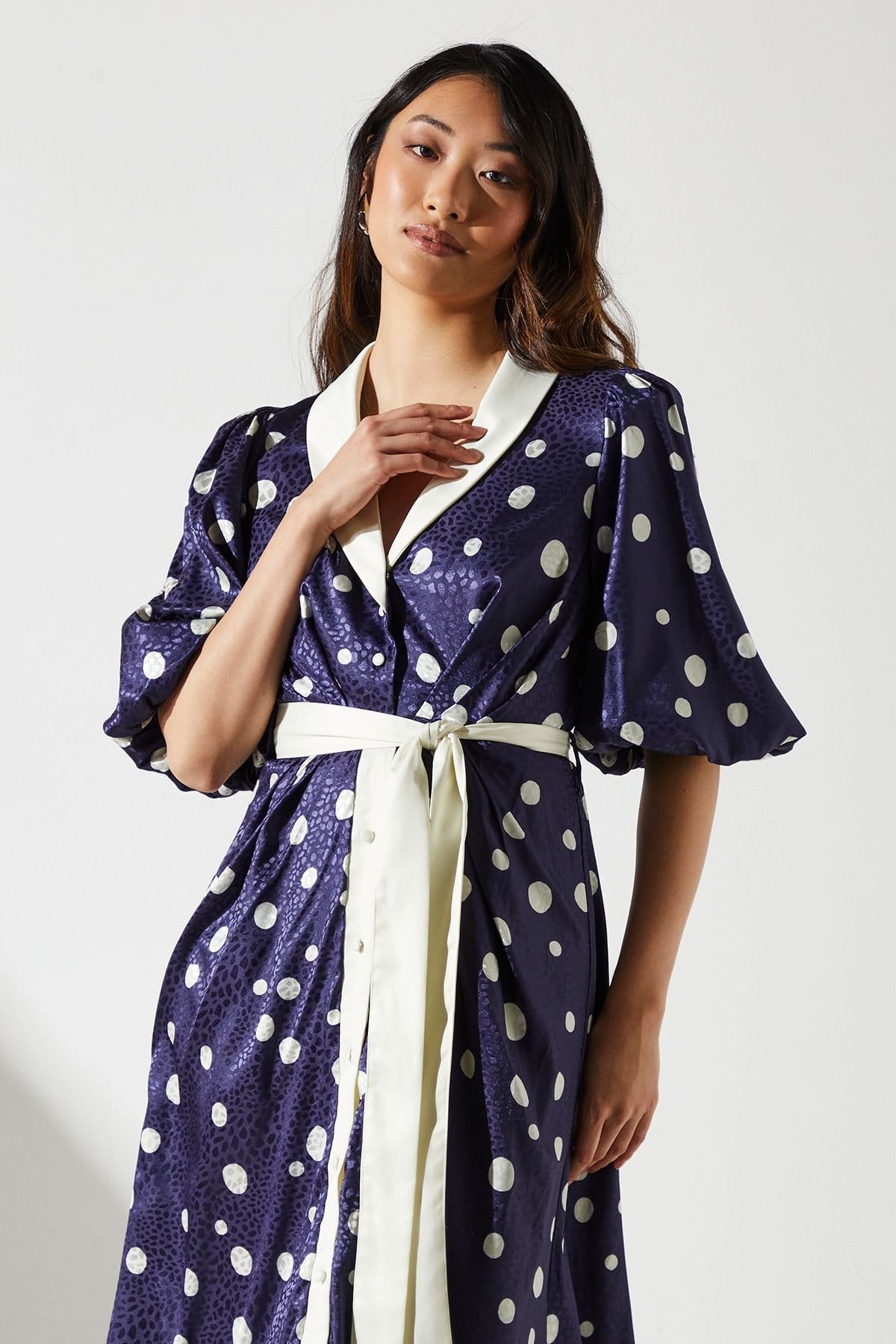 Coast Coast Women's Short Sleeve Satin Polka-Dot Wrap Dress in Navy - 4