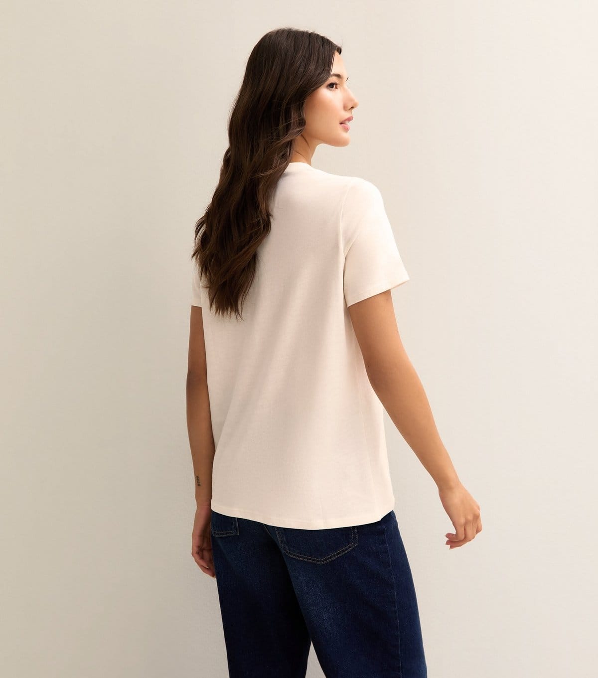 New Look Women's Off White Christmas Capybara Print Relaxed T-Shirt New Look - 4