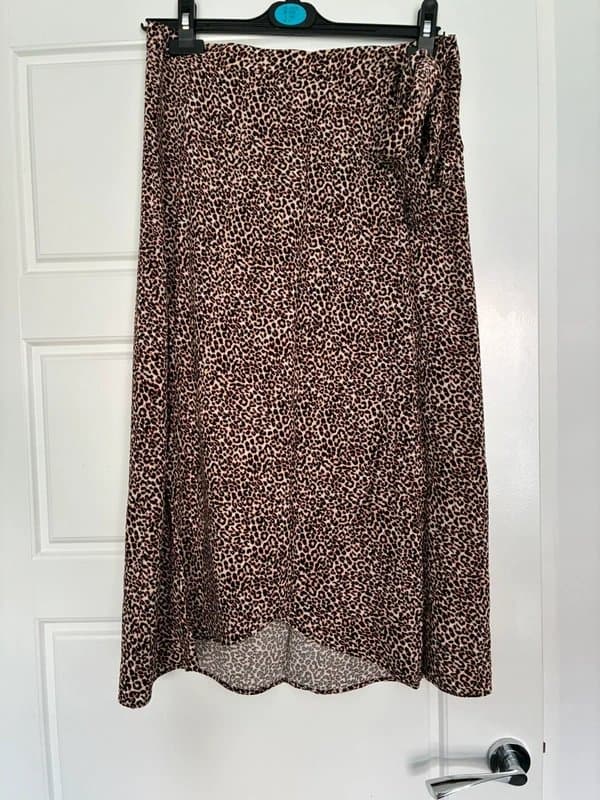 New Look Leopard print wrap around skirt