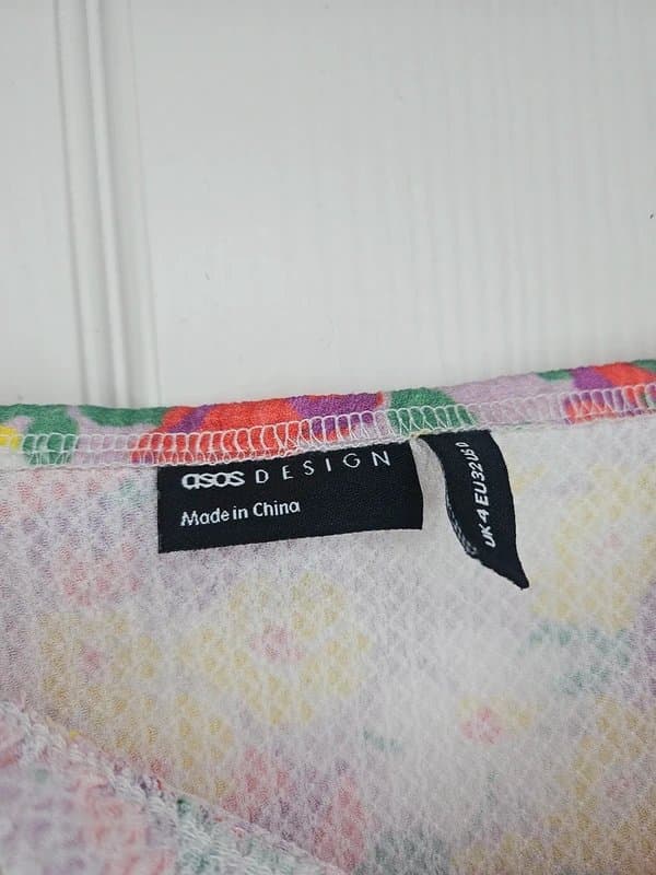 ASOS Design Asos design floral print puff sleeve crop top. Size 4.