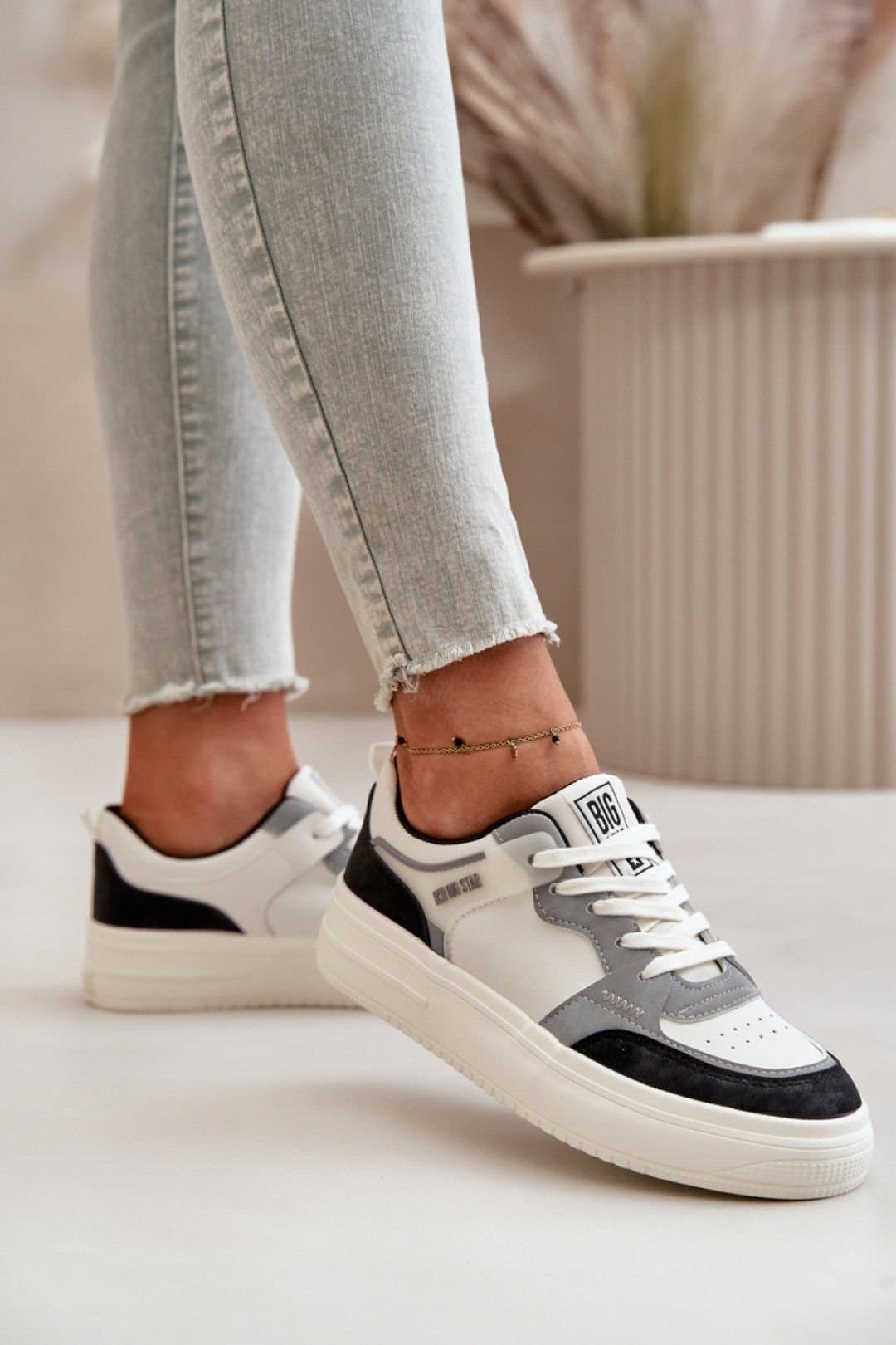 Love Lace Love Lace Women's Big Star Sport Sneakers in with Rubber Sole Grip in White