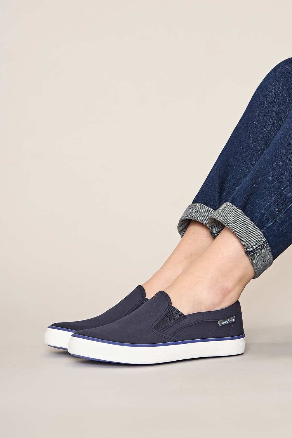 Moshulu Moshulu Women's 'Dundee' Slip-on Pumps in Indigo