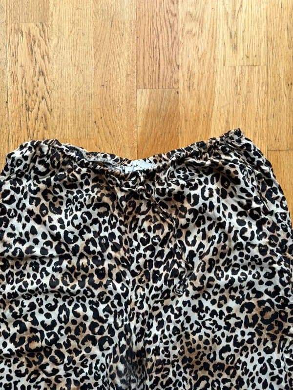 Bershka Bershka satin leopard wide leg trouser