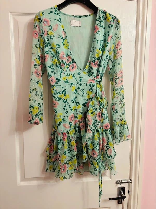 ASOS ASOS cute plunge wrap ruffle dress wedding party holiday 10-12 same day post