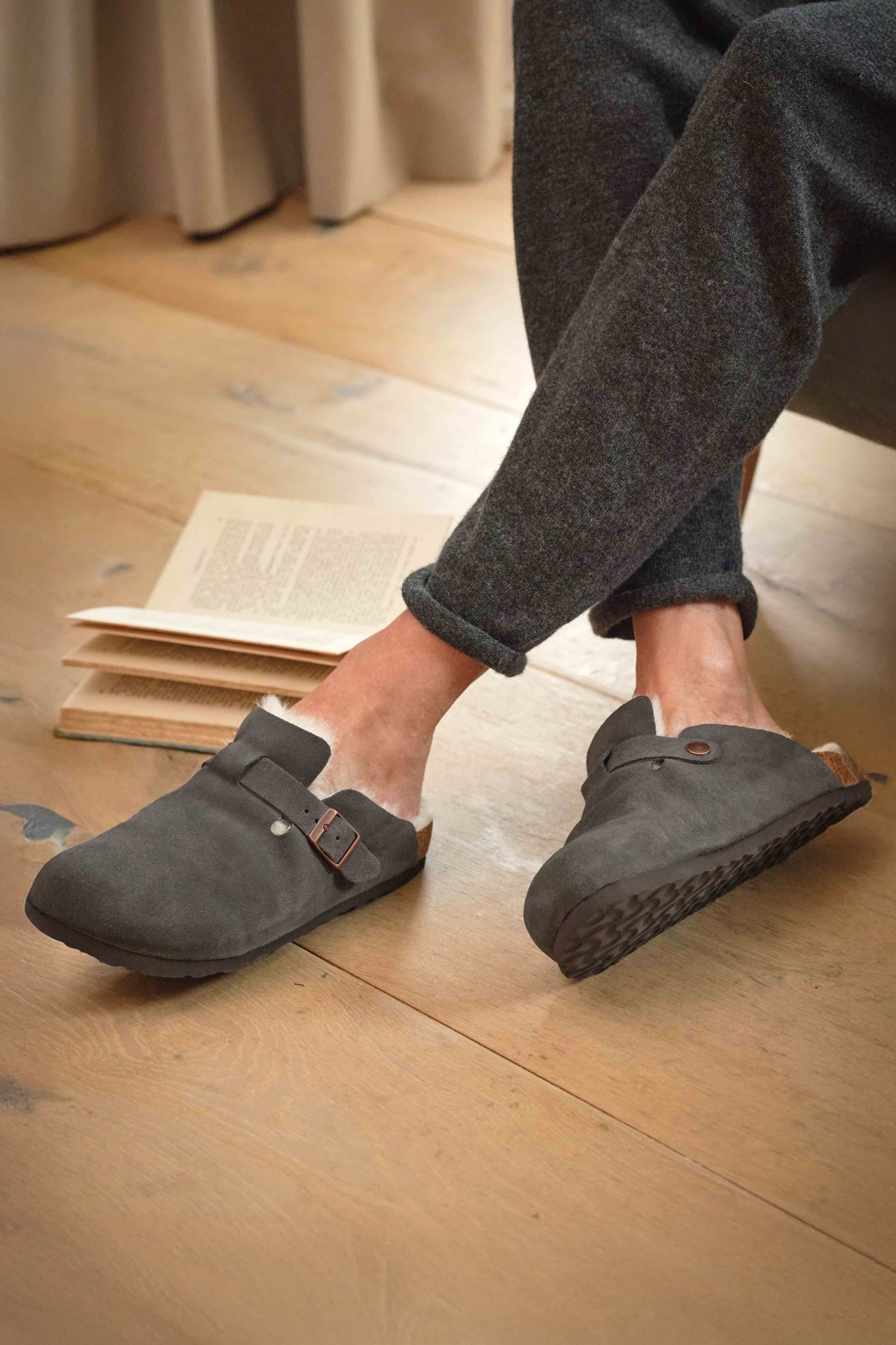 WoolOvers WoolOvers Women's Sheepskin Footbed Slippers in Grey