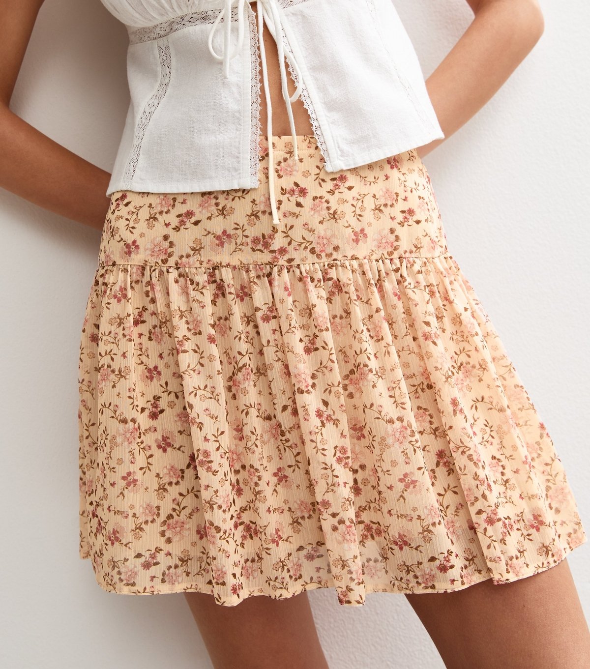 New Look Women's Pink Floral Print Chiffon Mini Skirt New Look - 2