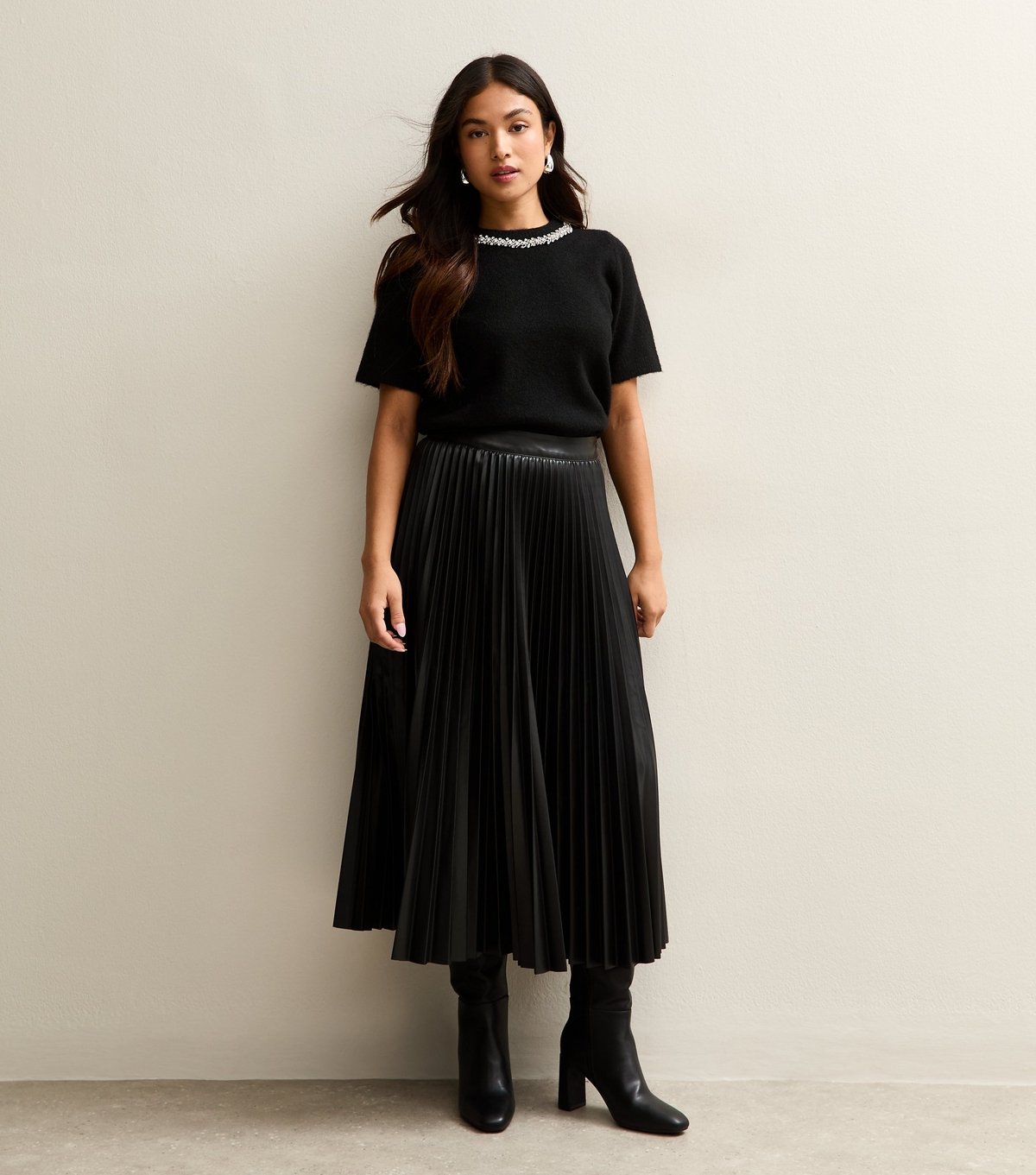 New Look Women's Petite Black Faux Leather Pleated Midi Skirt New Look - 3