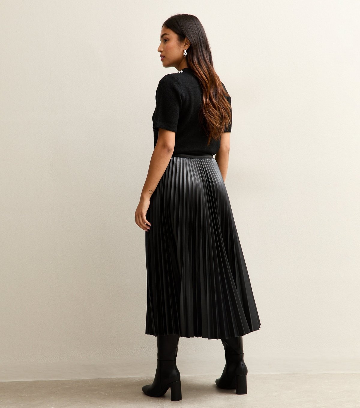 New Look Women's Petite Black Faux Leather Pleated Midi Skirt New Look - 4