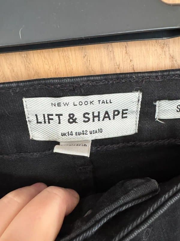 New Look New Look Tall. Lift & Shape high waisted skinny black jeans. Uk size 14