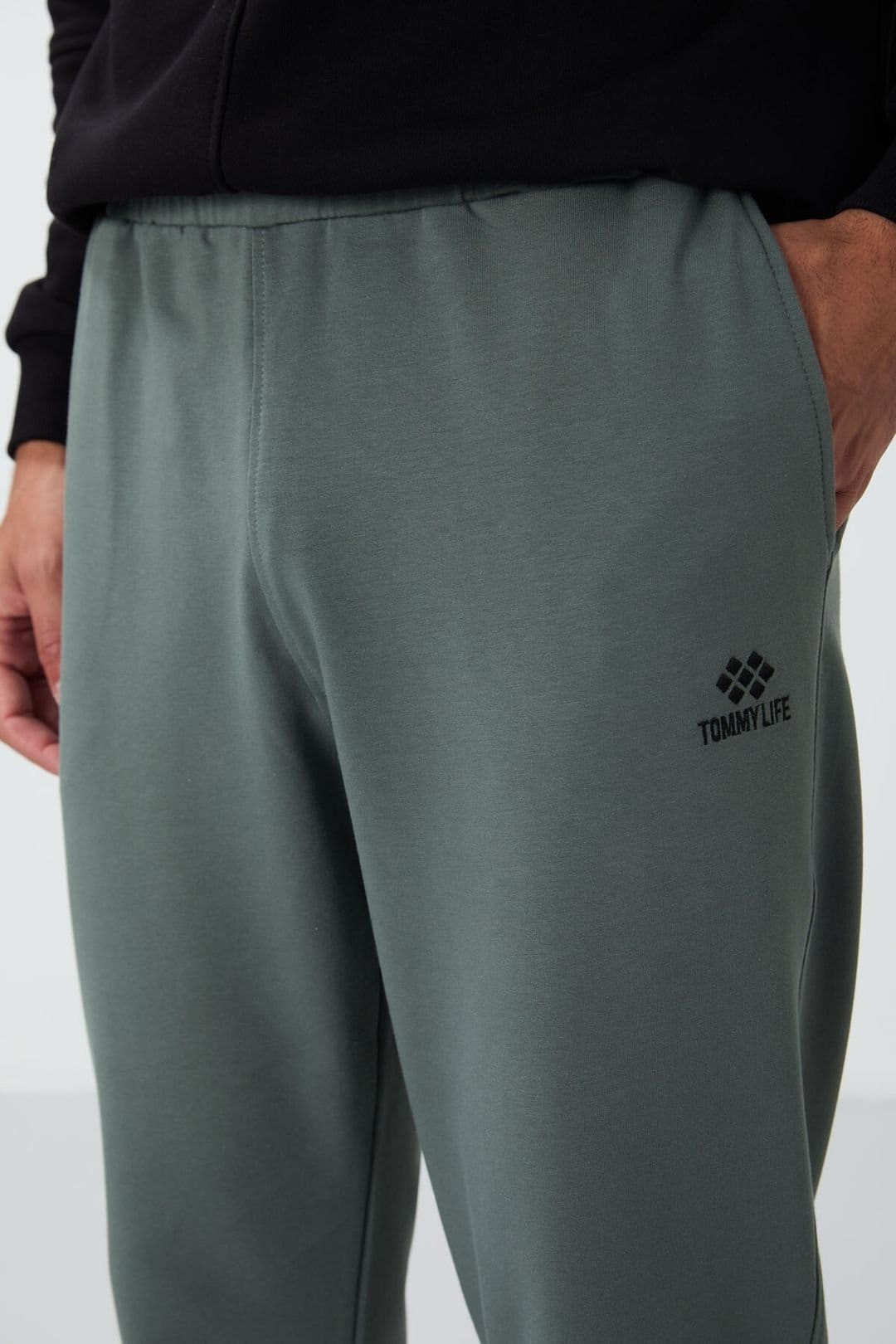 Tommy Life Tommy Life Men's Solid Fleece Sweatpants in Green - 4