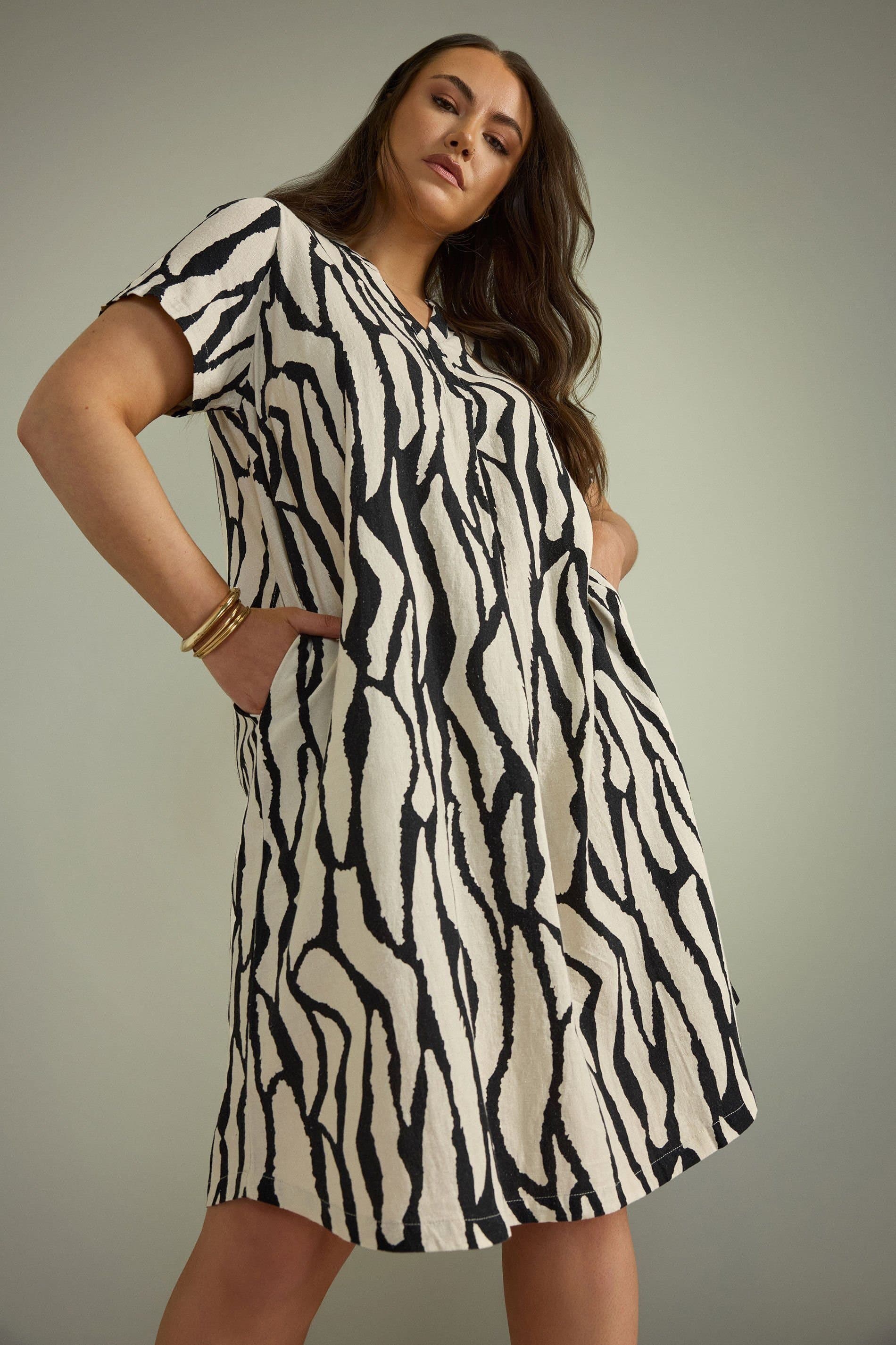 Evans Evans Women's Abstract Premium Linen Dress in Natural