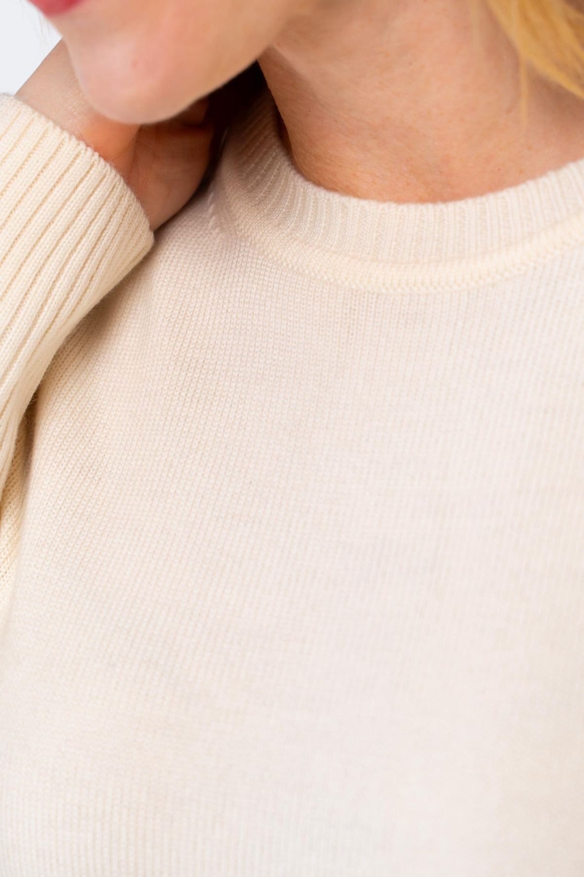 Kettlewell Kettlewell Women's Minna Long Sleeve Crew Neck Sweater in Cream - 4