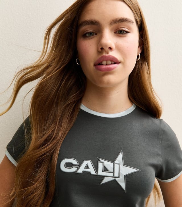 New Look Girls' Dark Frey Cali Camouflage Star Appliqué Ringer T-Shirt New Look - 2