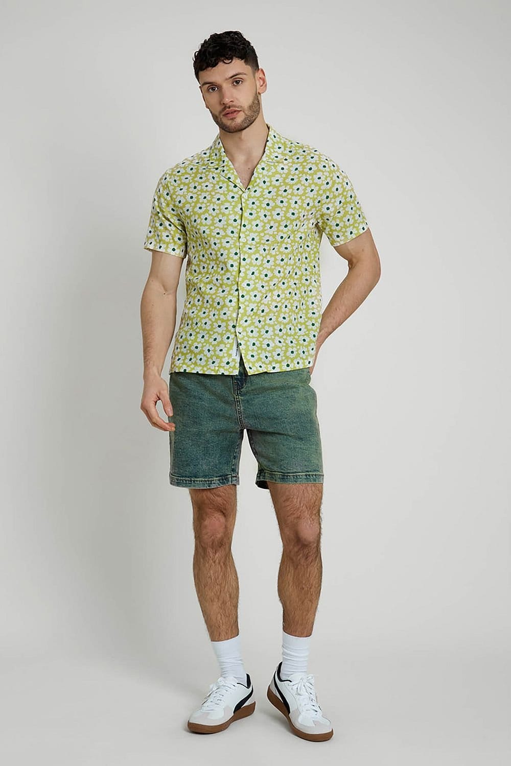 Native Youth Native Youth Men's Cotton Flex Daisy Printed Short Sleeve Shirt in Lime - 4