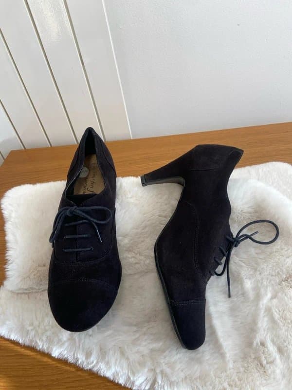New Look New look faux suede leather tie up healed shoes