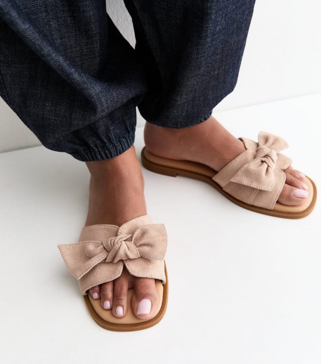 New Look Women's Wide Fit Mink Faux Suede Bow Front Sandals Vegan New Look - 2