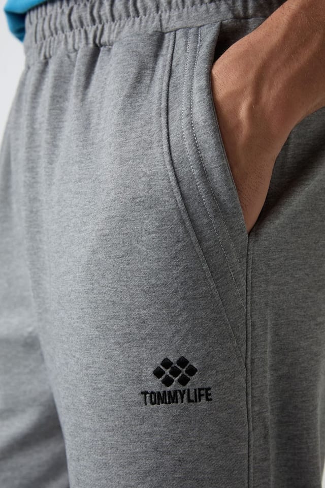 Tommy Life Tommy Life Men's Mid-waist Wide-leg Capri Shorts in Grey - 3