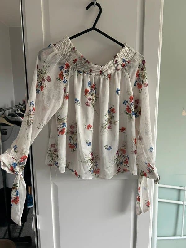 New Look Floral off the shoulder top