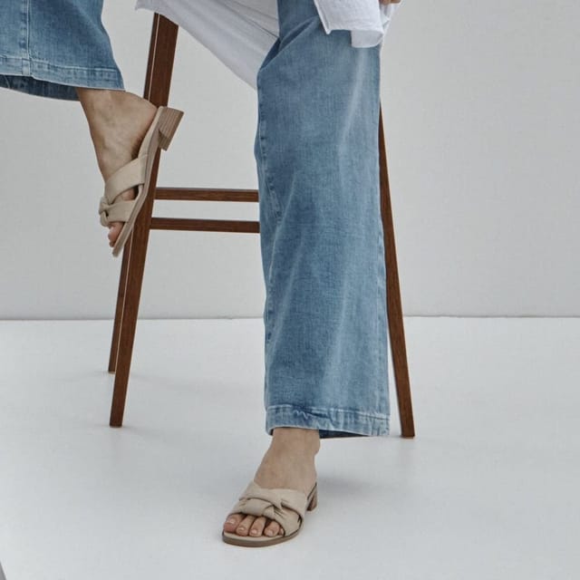 Vionic Vionic Women's Mabel Slide Sandals in Gold - 2