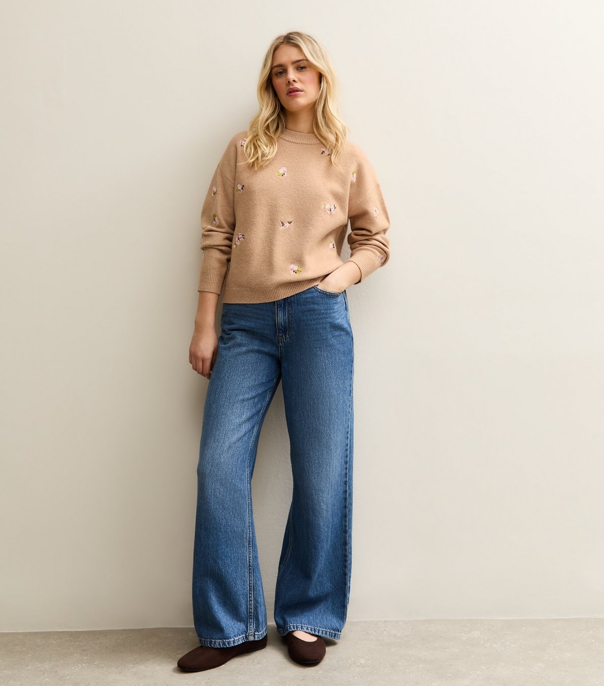 New Look Women's Camel Flower Embroidered Lightweight Jumper New Look - 3