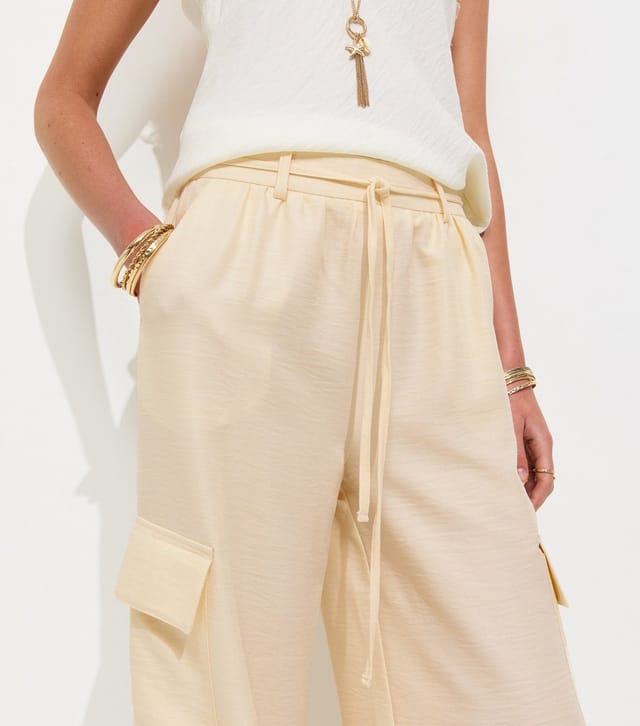 New Look Women's Cream Texture Cargo Cuffed Trousers New Look - 2