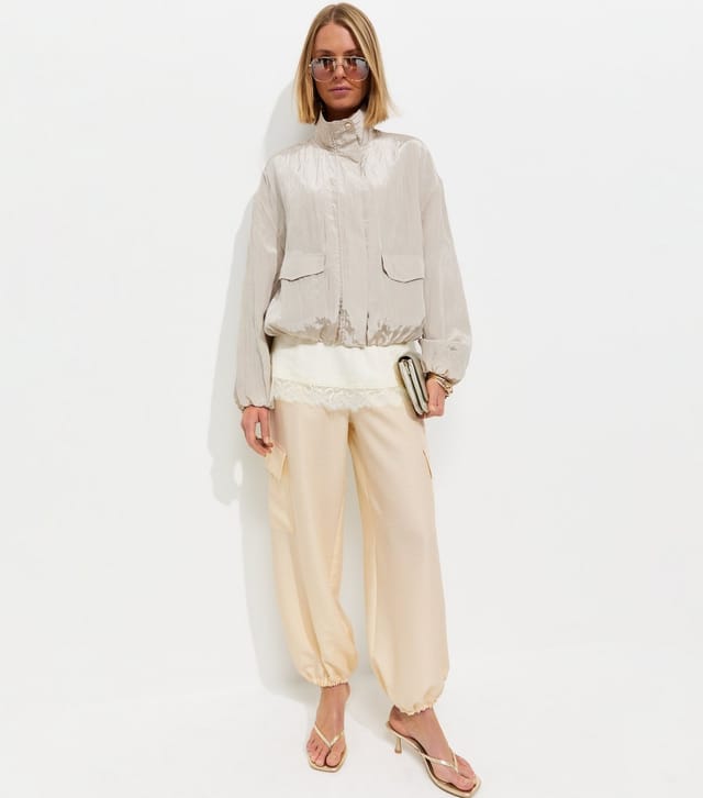 New Look Women's Cream Texture Cargo Cuffed Trousers New Look - 3