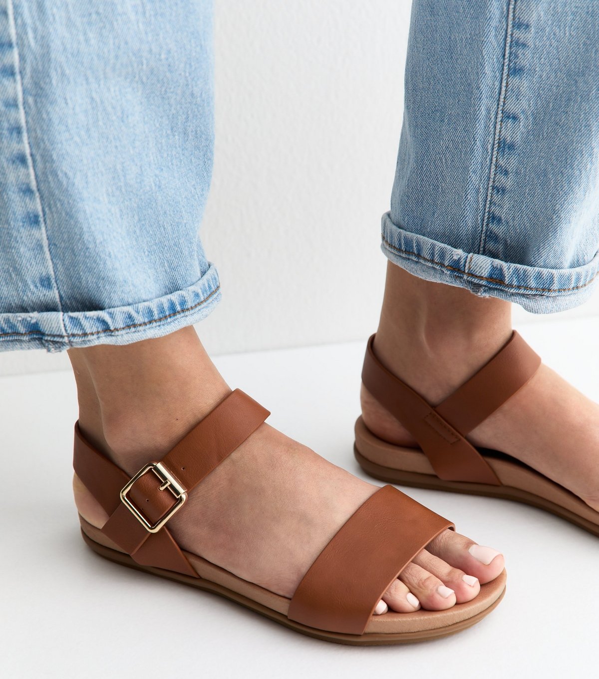 New Look Women's Wide Fit Tan Faux Leather Flat Sandals Vegan New Look - 2