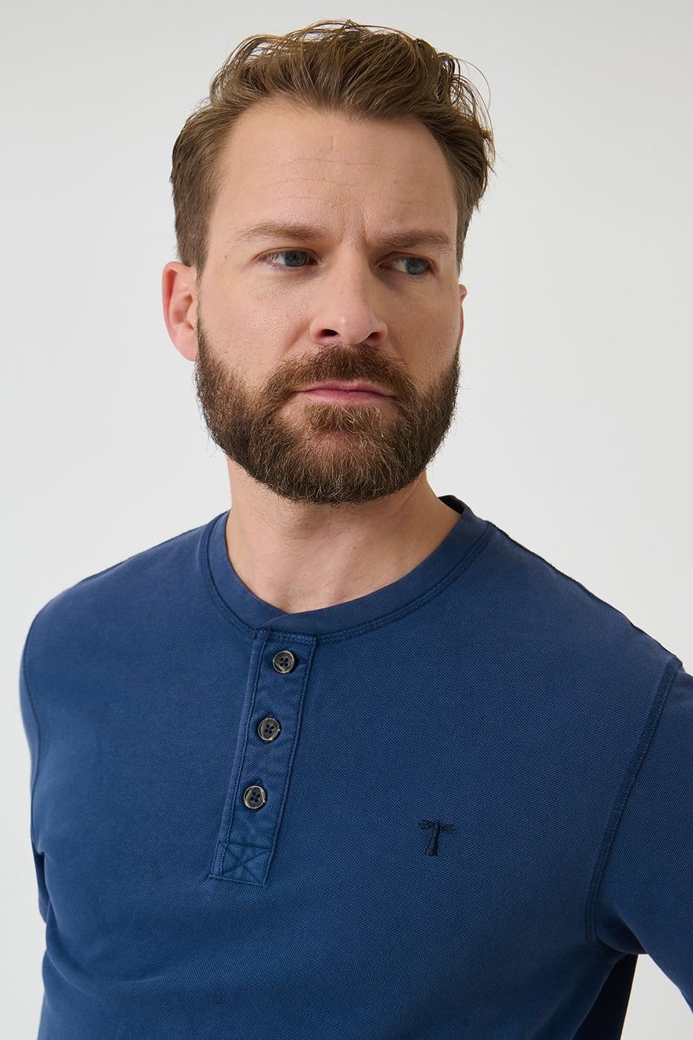 Saltwell Saltwell Men's Dyed Grandad Collar Cotton T-Shirt in Indigo - 4