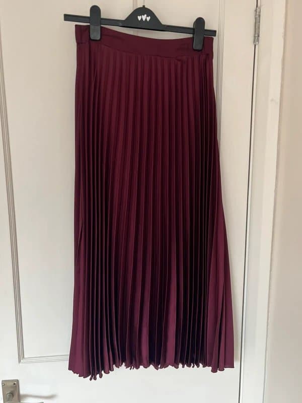 New Look Burgundy silk pleated long skirt