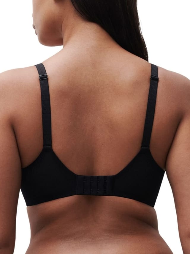 Chantelle Chantelle Women's Legend Plunge T-Shirt Bra in Black - 2