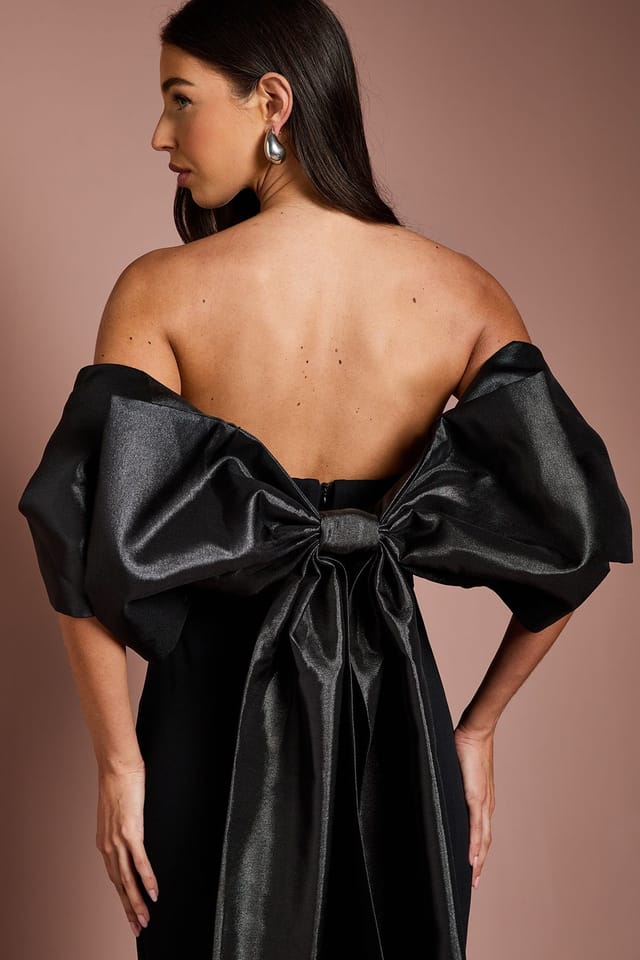 Coast Coast Women's Oversized Bow Shawl in Black - 3
