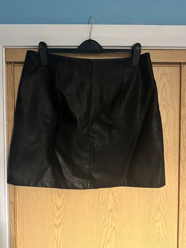 New Look Black leather skirt size 14 - New Look