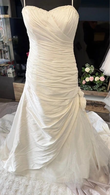 Essense of Australia Essence of Australia NWT stunning ivory taffeta wedding dress size Au 12/Uk 12 - 1