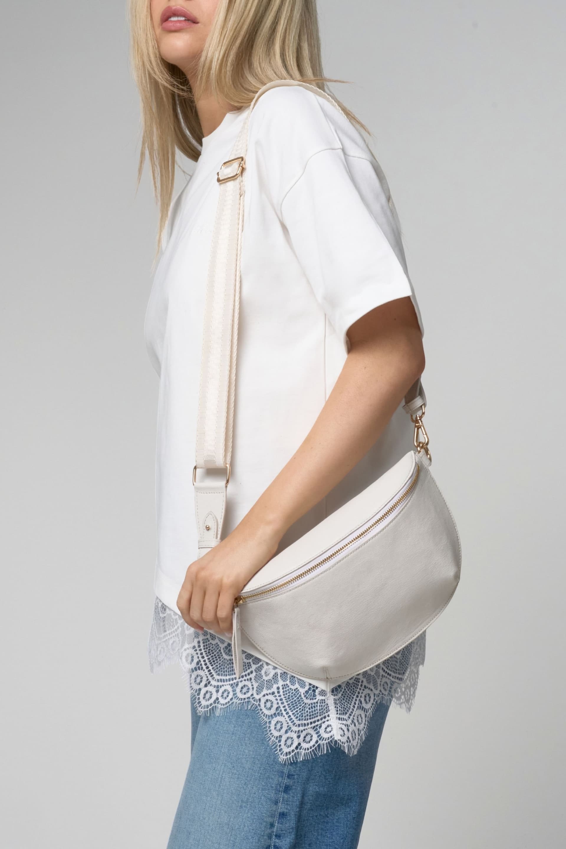 Barneys Originals Barneys Originals Ivory Real Leather Crossbody Bag