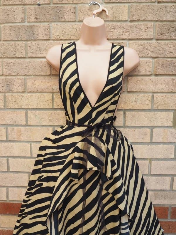 Topshop Topshop petite black beige print plunge v neck belt skater summer pinafore midi dress 4 XXS