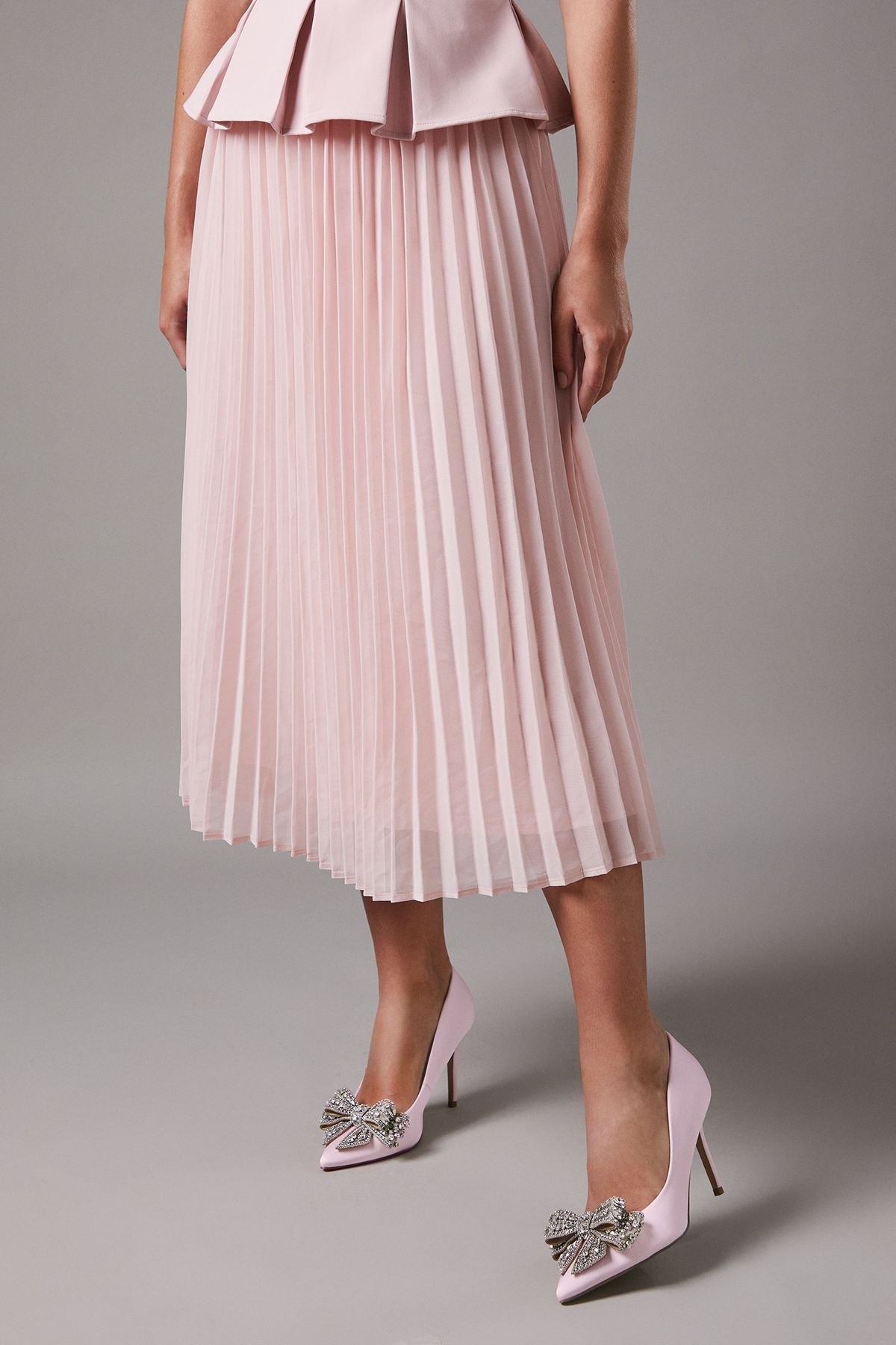 Coast Coast Women's Wide Fit Tania Satin Embellished Bow High Heel Stiletto Court Shoes in Ballerina Pink - 2