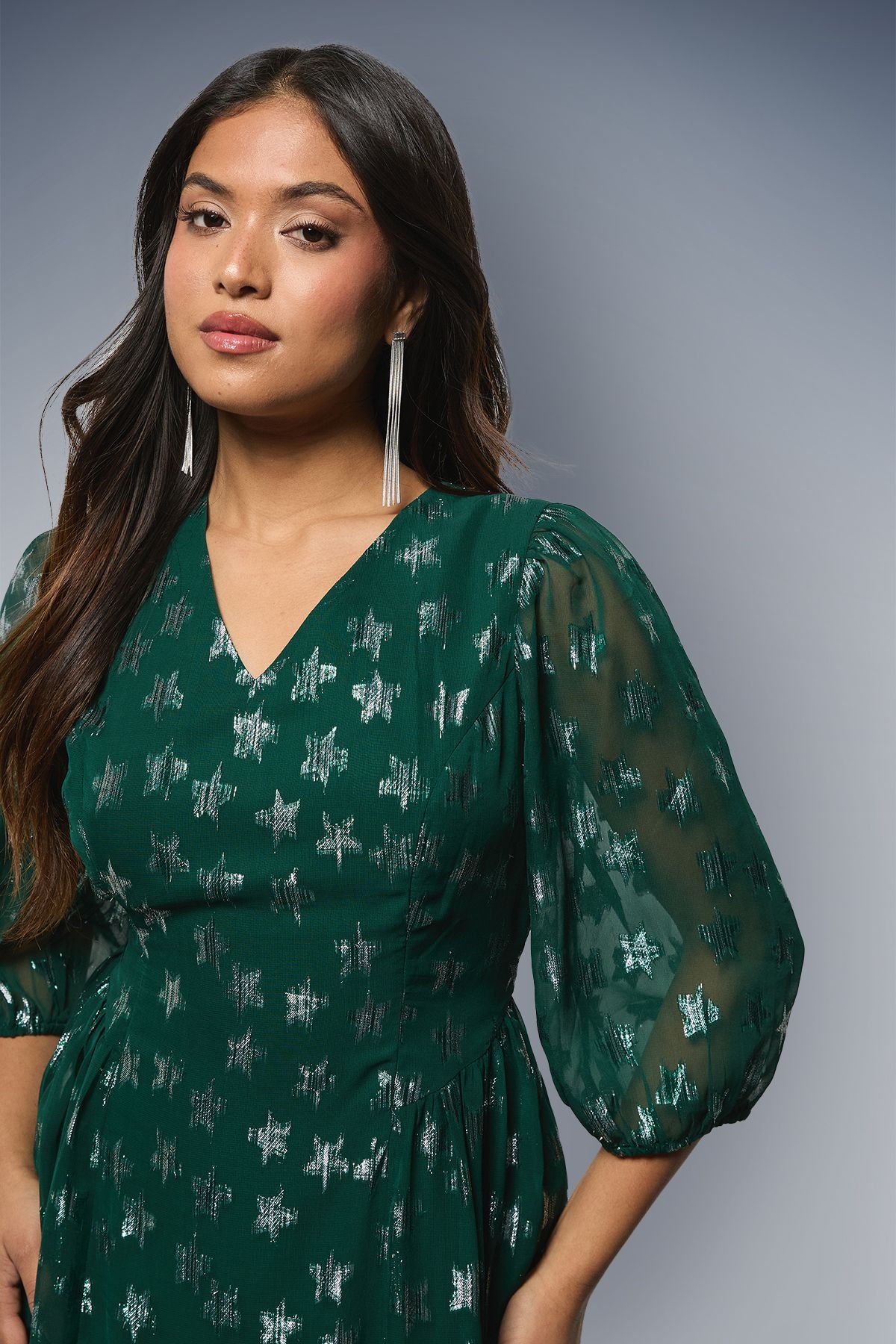 Dorothy Perkins Dorothy Perkins Women's Petite DP Luxe Star Jacquard V Neck Blouson Sleeve Midi Dress in Green - 4