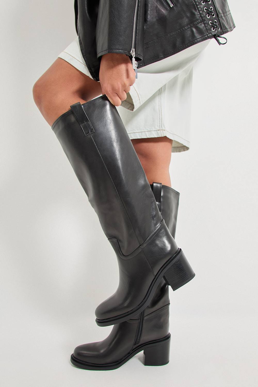 Faith Faith Women's : Cassie Faux Leather High Block Heel Knee High Gaucho Boots in Black - 2