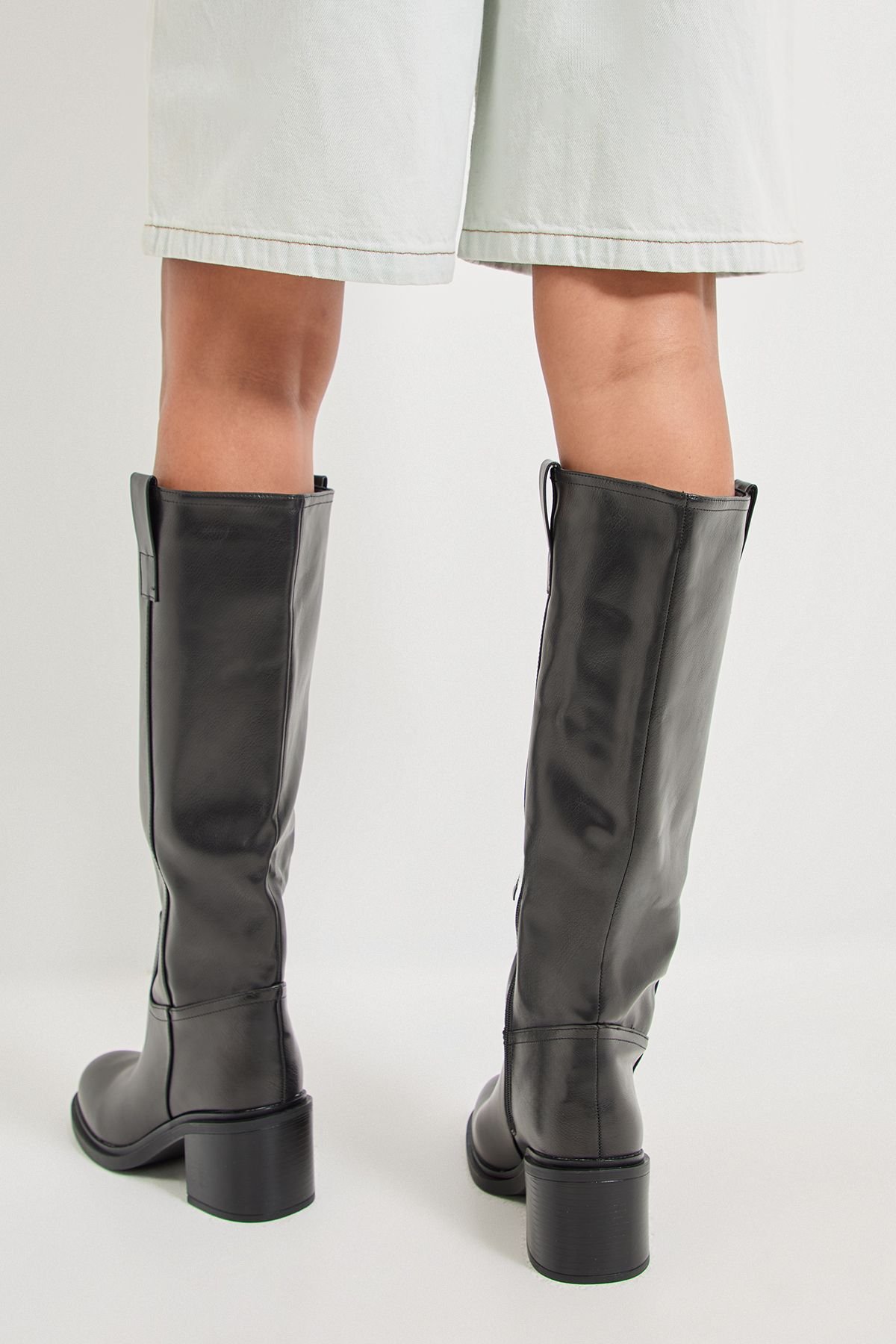 Faith Faith Women's : Cassie Faux Leather High Block Heel Knee High Gaucho Boots in Black - 3