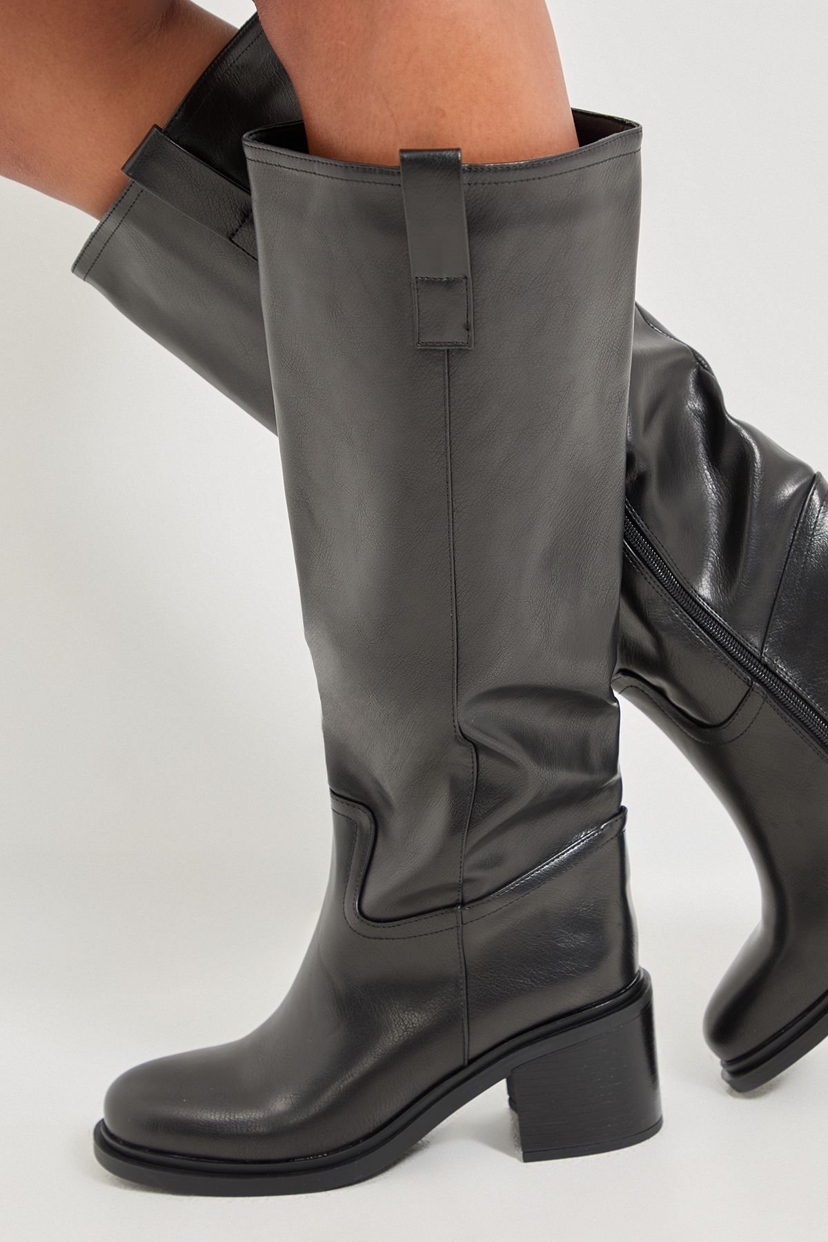 Faith Faith Women's : Cassie Faux Leather High Block Heel Knee High Gaucho Boots in Black - 4
