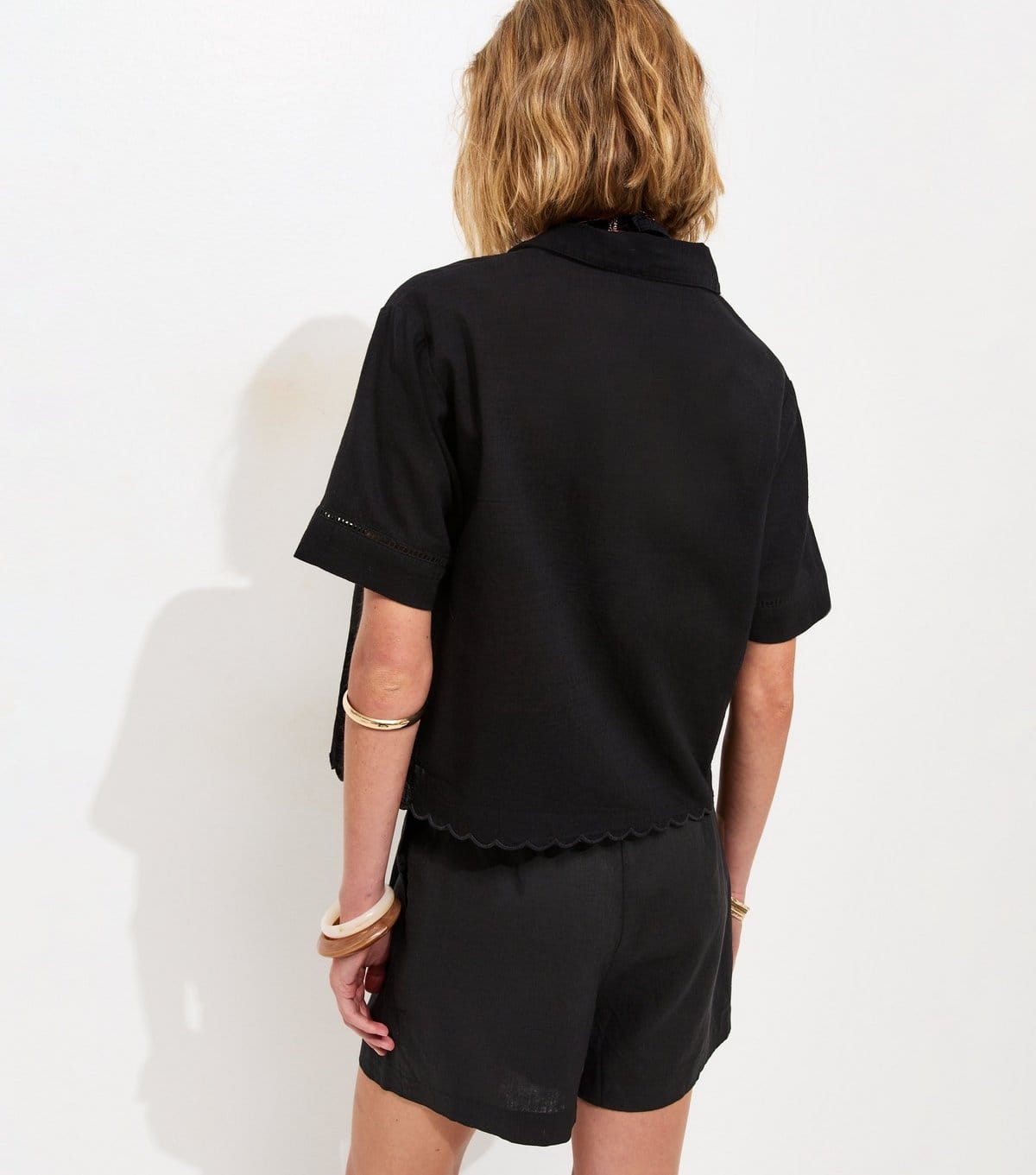 New Look Women's Black Lightweight Cutwork Crop Scallop Hem Shirt New Look - 4